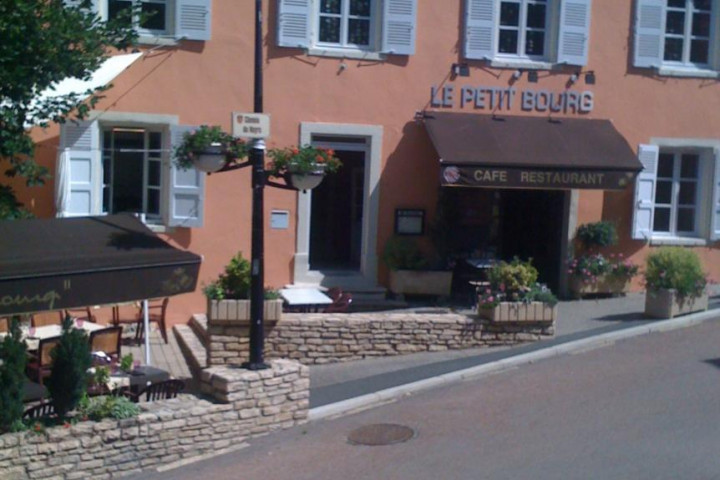 Le Petit Bourg
